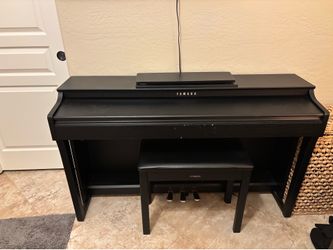 Yamaha CLP-625 Electric Piano