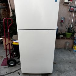 18 Ft.³ Element Refrigerator