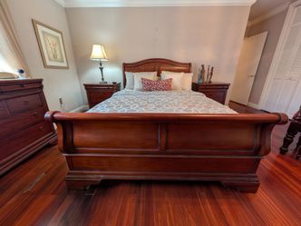 Queen size Bedroom set