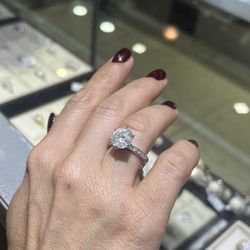 6 Prongs Round Cut Engagement Ring