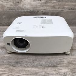 Panasonic VZ570 WUGXA 1080p Projector With Extras