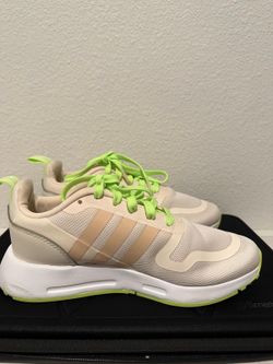 Adidas Sneaker Size 7 Women’s 