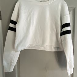 Forever 21 Women's White cropped sweatshirt