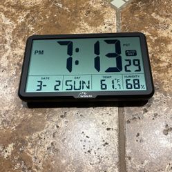 Indoor Atomic Clock. Time/temp/ Day/date