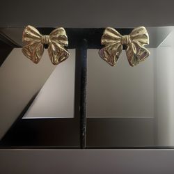Vintage 1990’s Large Bow Stud Earrings Gold Tone