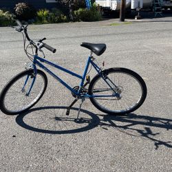 Women’s Blue Schwinn Mirada Street Bike