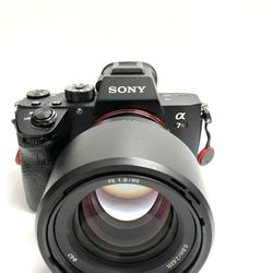 Sony Alpha 7 RIII 42.4 MP Full Frame Mirrorless Digital Camera With FE 1.8/85mn Lens