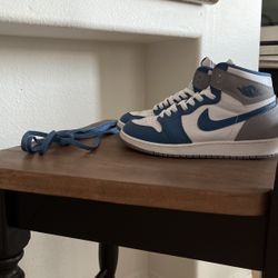 True Blue Jordan 1 Retro High OG, Size Y 6.5