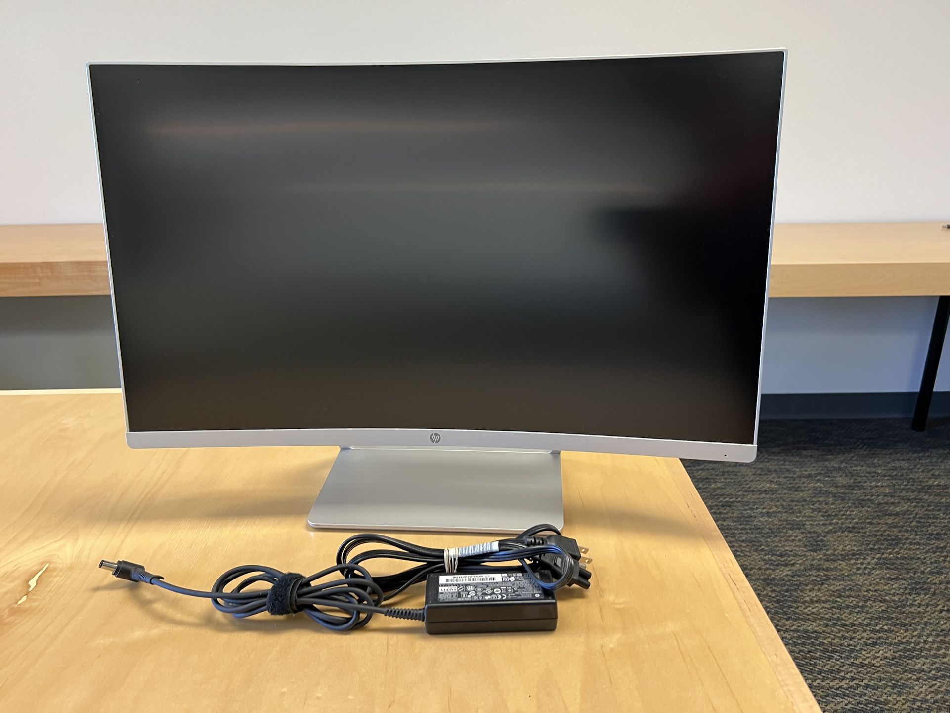 HP 27 Inch curved Monitor