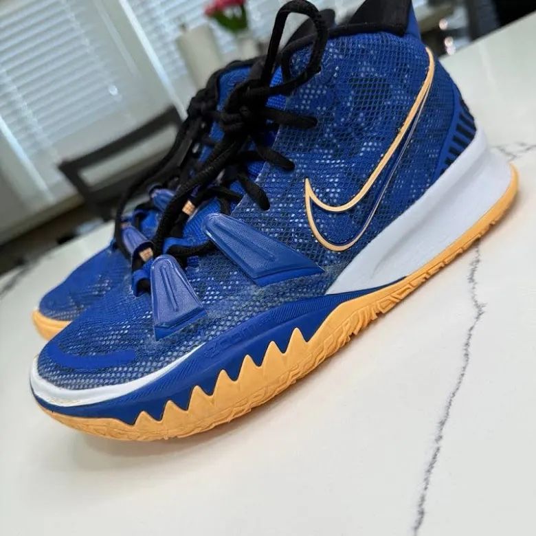 Nike Size 11.5- Kyrie 7 Sisterhood - Men