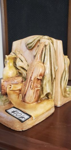 MUSIC      THEMED      BOOK      ENDS