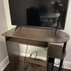 Mesa , TV 32 “ Vizio , X Box One , Mouse , Teclado , Speaker