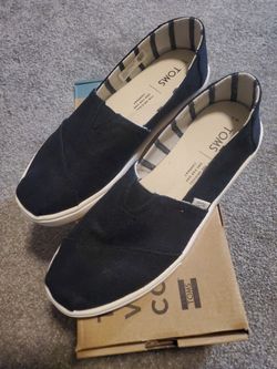 Womens TOMS Sz 5