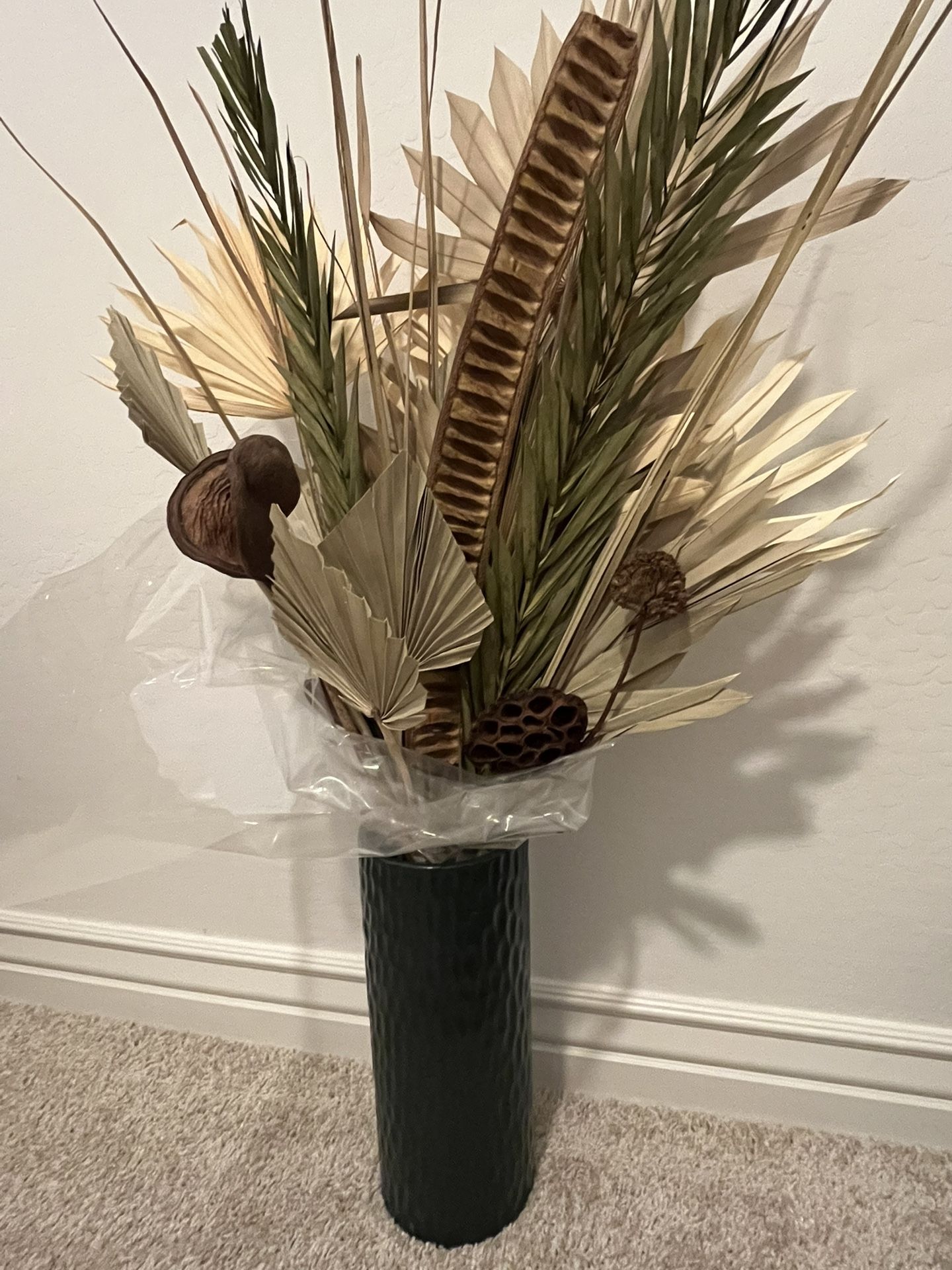 Decorative Dried Flowers & Vase