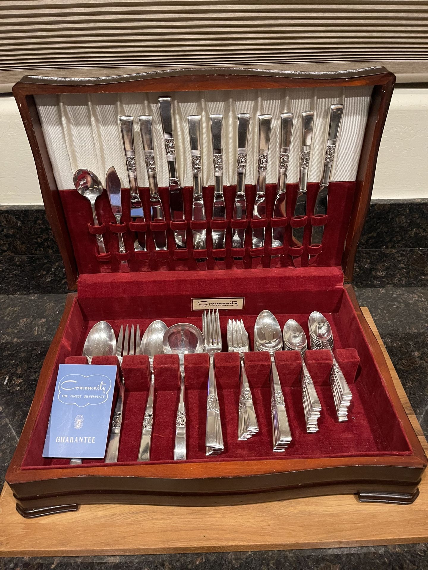 Oneida Community “Morning Star” Silverplate – 66‑Piece Set with Chest