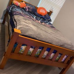 Full Size Bed+boxspring+bedframe 