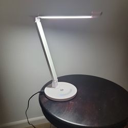 Modern And Sleek Desk Lamp