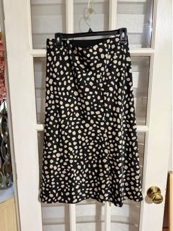 Women’s lightweight knee length skirt