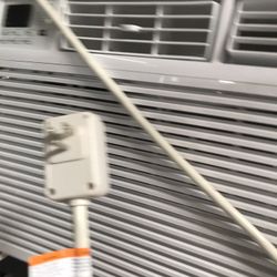 15.000 Btus Window Air Conditioning $300