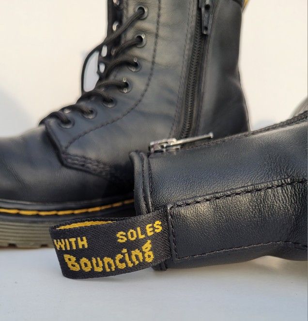 Kids Size 2 Doc Martens Boots