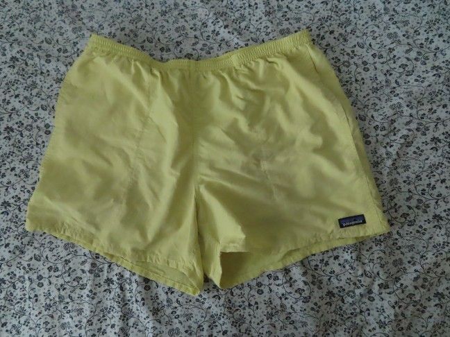 vintage Patagonia ' Baggies' Yellow Nylon Shorts Swim Trunks liner XL