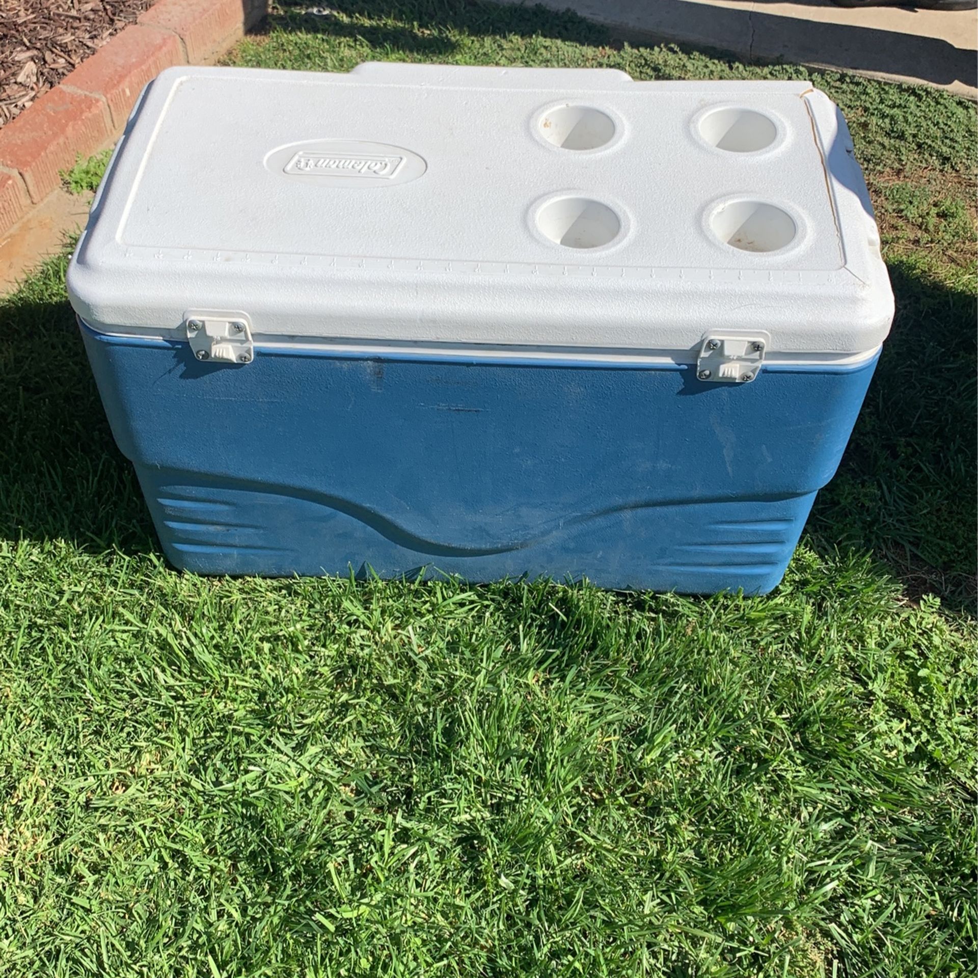 Coleman Ice Chest for Sale in Riverside, CA OfferUp