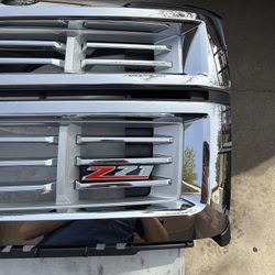 2015 Chevy Silverado 1500 Z71 OEM Grille 