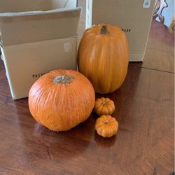 POTTERYBARN Pumpkin candle set