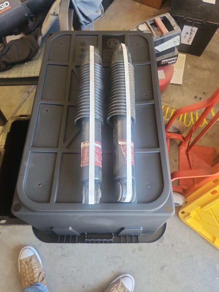 SHOCK ABSORBER FOR SILVERADO