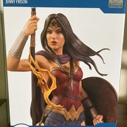 Wonder Woman Statue 
