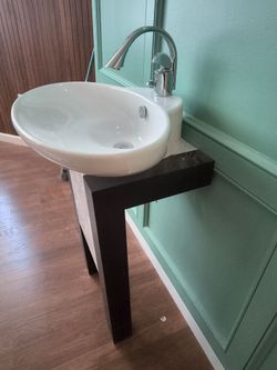 Bathroom sink