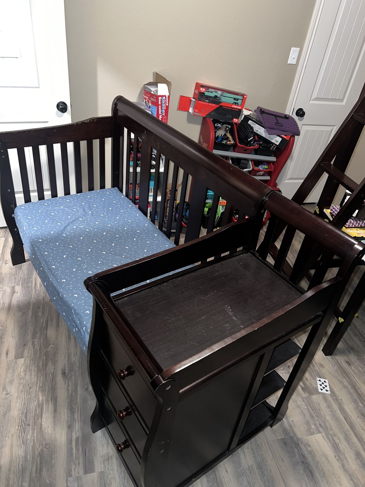 Crib/toddler Bed w/ drawers and Changing Station