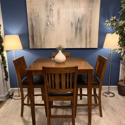 Beautiful Height Dining Set Good Condition!!! Table With 4 Chairs! I Can Deliver 