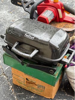 2 camping stoves