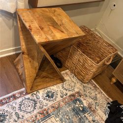 Corner Table / End Table 