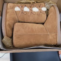 Girls UGG Boots Sz 4