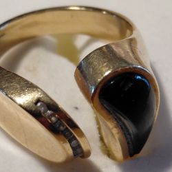 14K Gold Ring With Black Onyx And Diamonds !