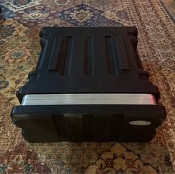 SKB 6 space light weight rack case