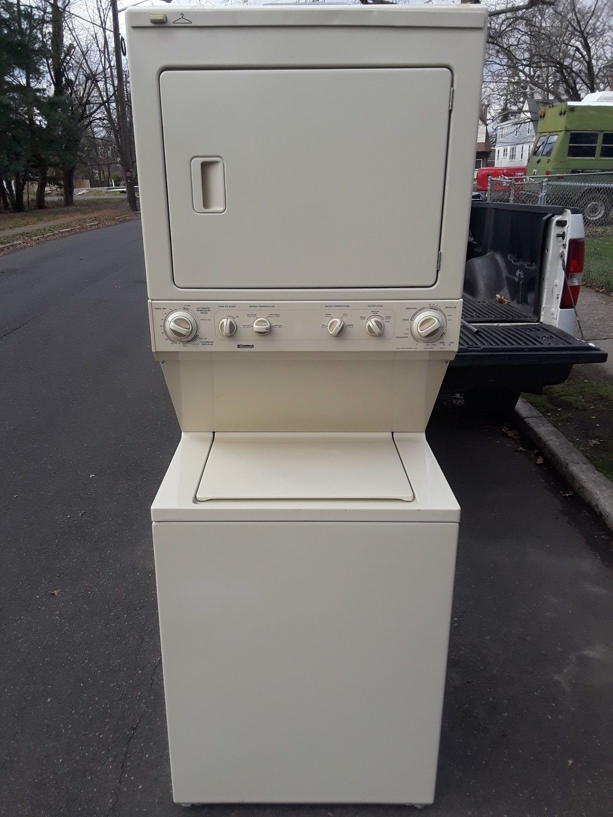 Washer/dryer (gas) stackable