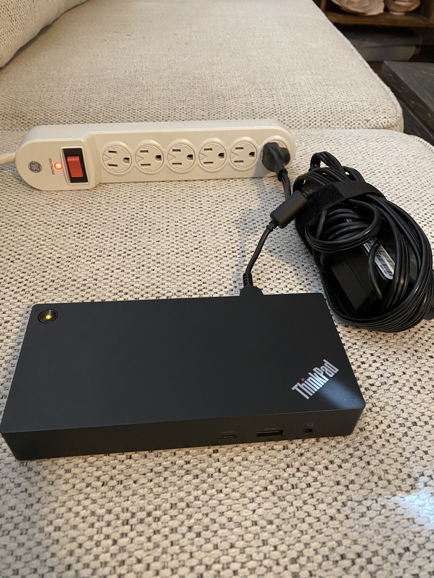 LENOVO Thinkpad Universal USB-C Dock