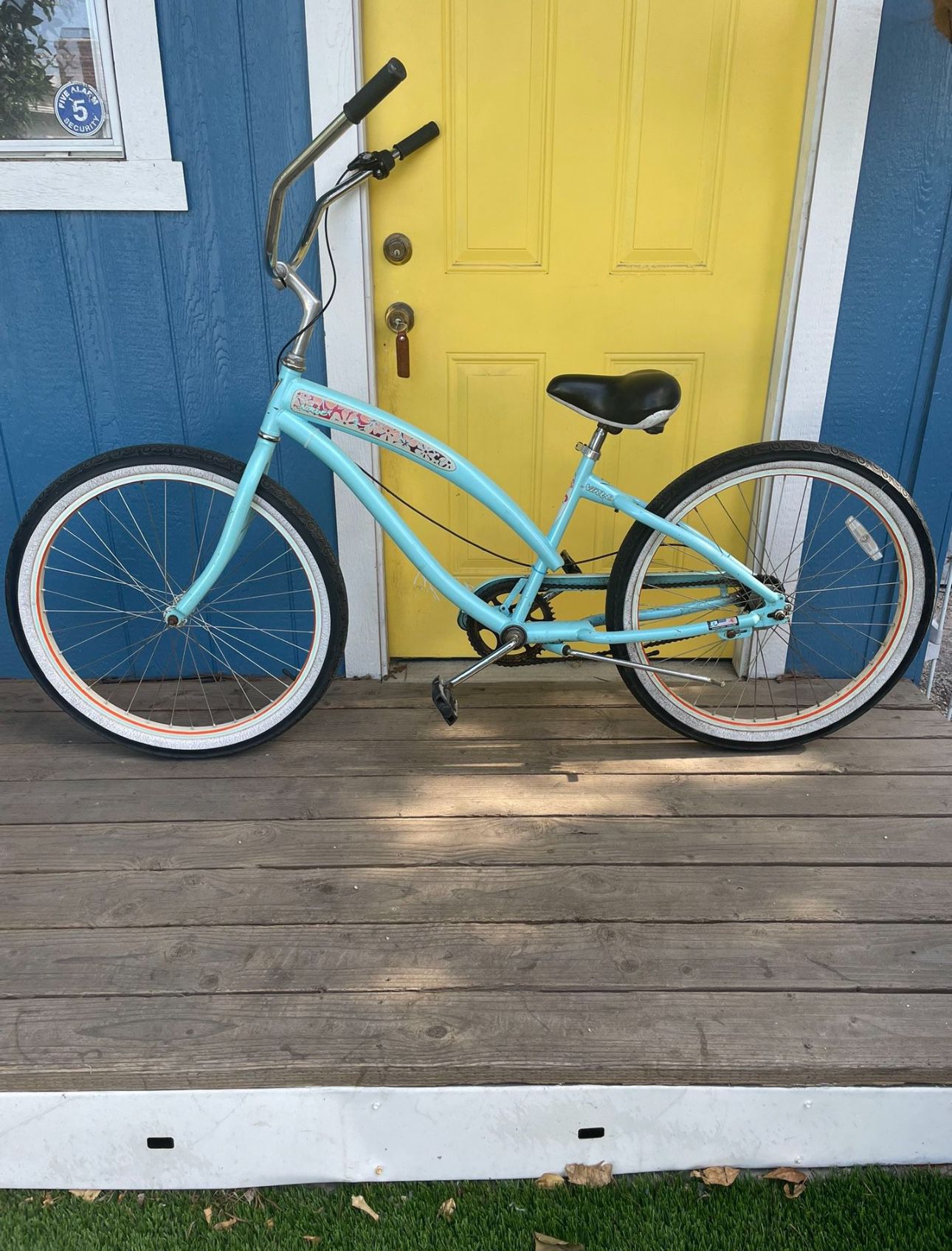 26” Nirve Beach Cruiser Bike!