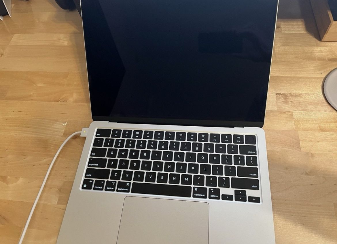 MacBook Air M2 16GB 512GB
