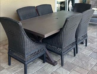 Outdoor patio furniture set