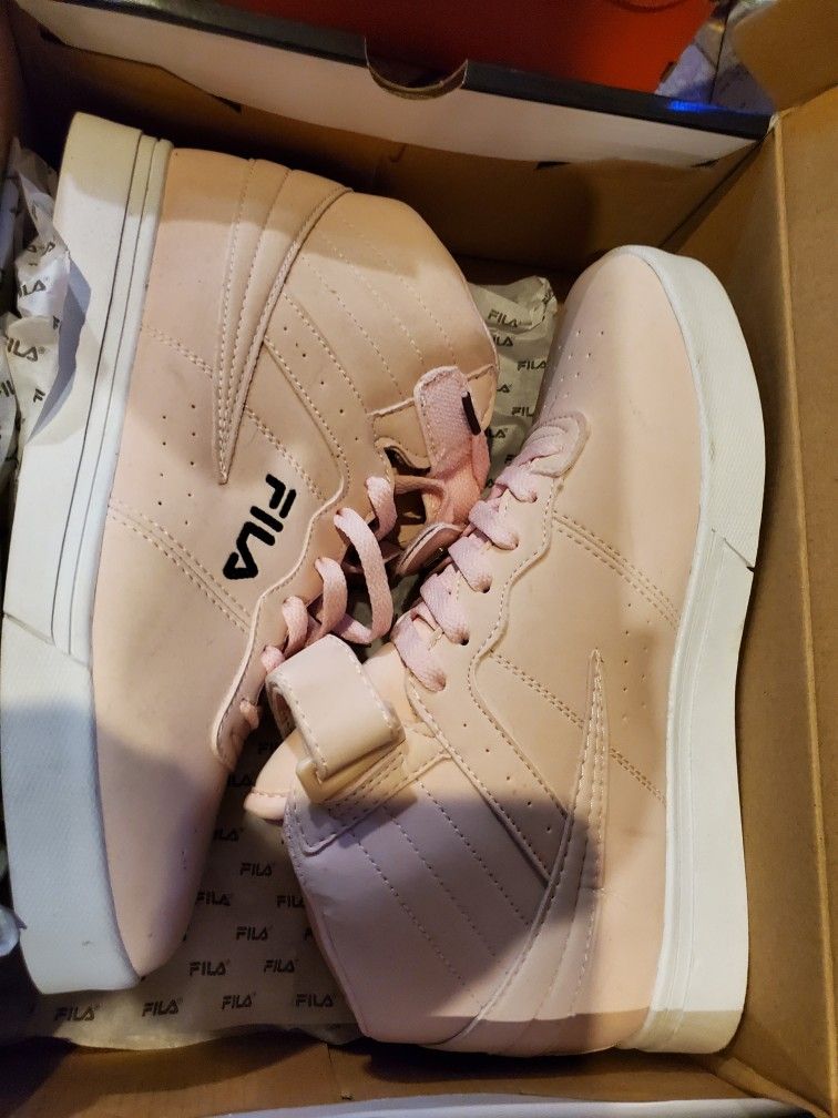 NEW FILA Women’s Vulc 13 MP High-Top Sneakers – Blush Pink – Size 8.5 – In Box