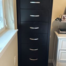 Dresser| Lingerie Chest (7 Drawers) [like new]