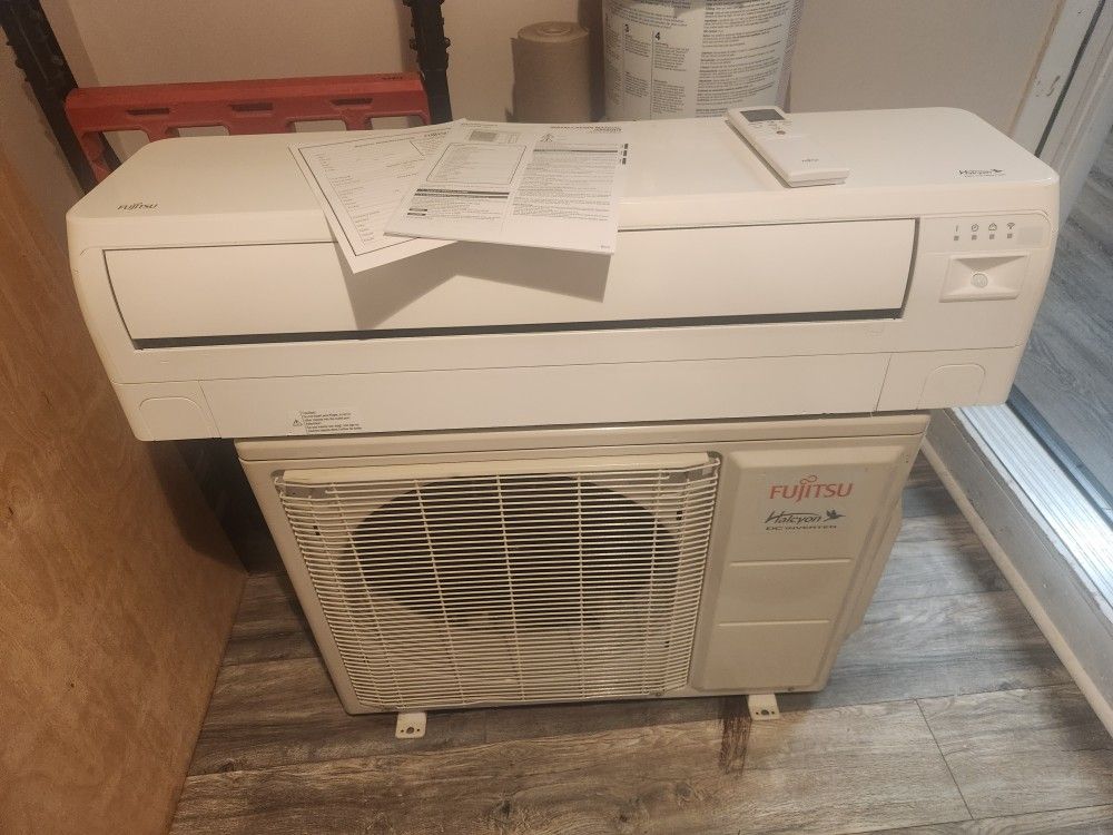 Fujitsu 24k BTU Minisplit