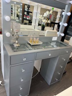 Último vaniti display a solo $599