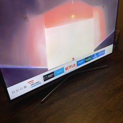 55”Samsung 4K 2160p UHD Smart TV HAS SOME LINES ON SCREEN