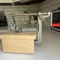 Pampered Chef Apple Peeler