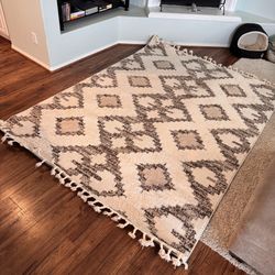 Neutral Beige/Brown 6’7” x 9’ Area Rug